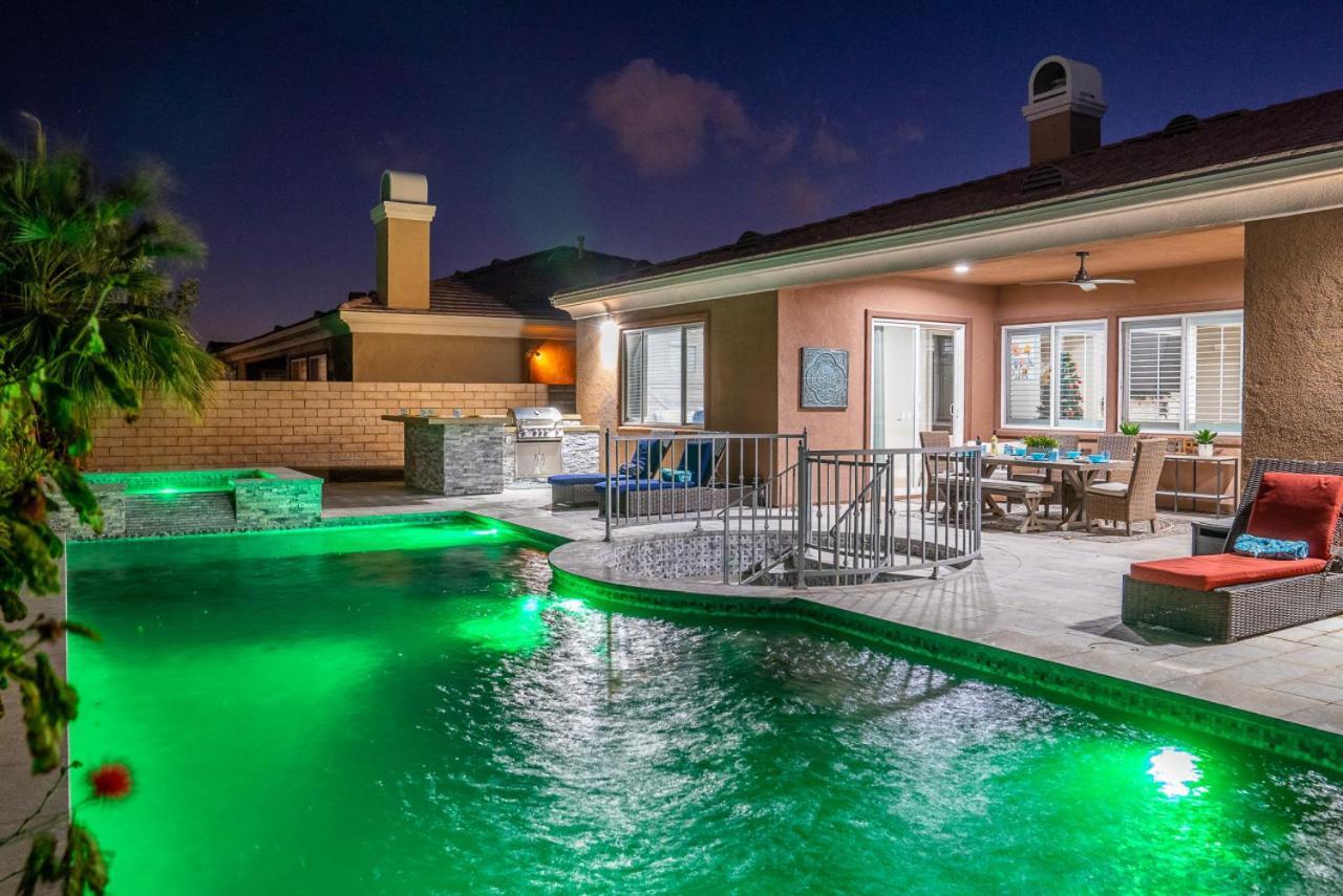 Sentiero - New Resort Style Living, Multi Level Pool Индиоу Екстериор снимка
